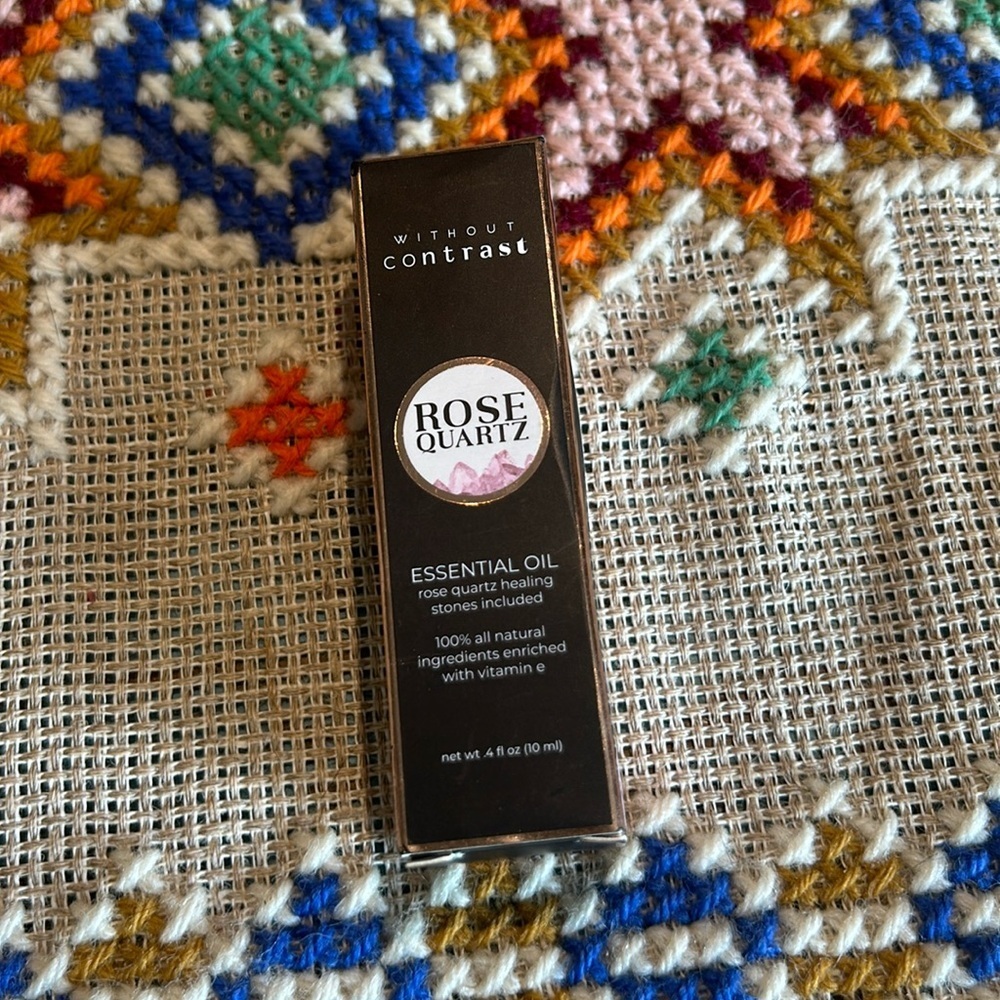 WITHOUT CONTRAST ROSE QUARTZ - ROSE ESSENTIAL OIL